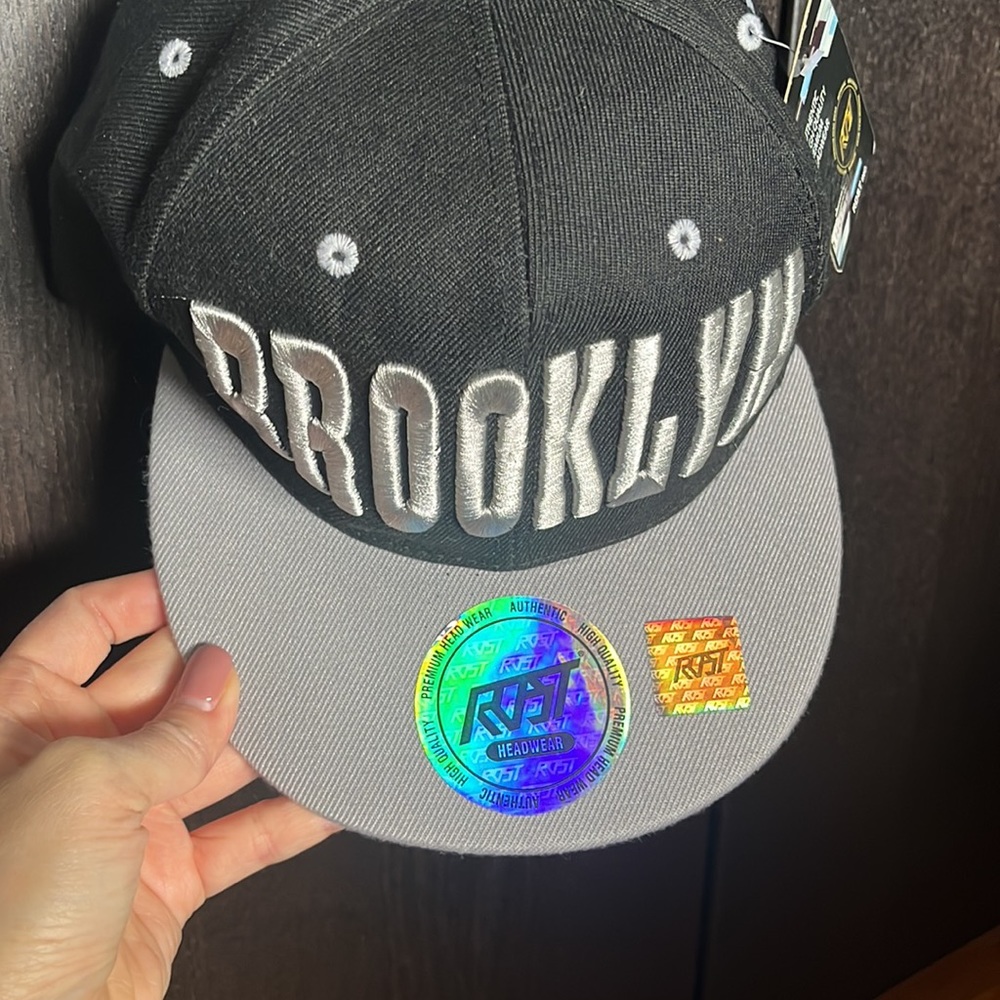 Brooklyn Cap - Picture 5 of 6